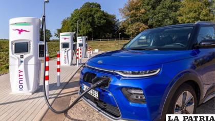 Gobierno de Reino Unido analiza aplazar la prohibición de venta de coches a gasolina 
/Internet