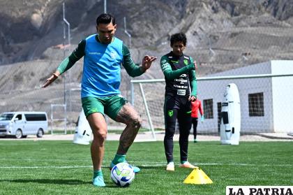 Carmelo Algarañaz y Víctor Ábrego jugadores del combinado boliviano /FBF
