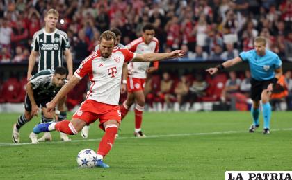 Harry Kane anotó de penal para su nuevo equipo, el Bayern /EFE
