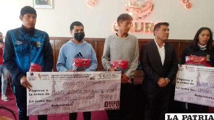 Los deportistas orureños que asistirán al nacional a realizarse en Santa Cruz /LA PATRIA