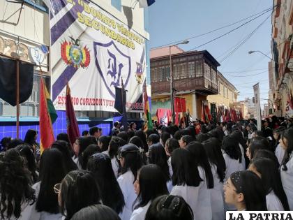 El ??Donato Vásquez? cumple 50 años al servicio de la educación /LA PATRIA
