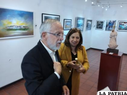 Francisco Romano en una exposición de arte en la Casona Santiváñez
