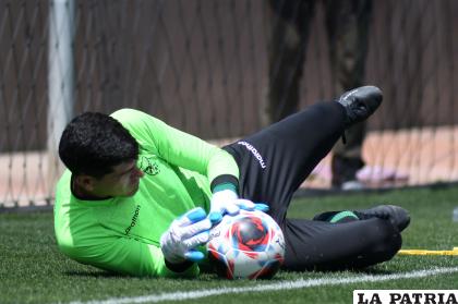 Carlos Lampe deberá esforzarse para recuperar la titularidad /FBF