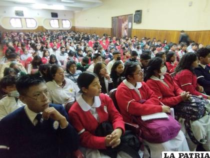 Estudiantes de varias escuelas y colegios participaron del Foro Ciudadano de la Ley sobre el acoso en las escuelas / Cortesía