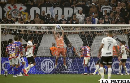 El portero de Fortaleza Joao Ricardo fue una de las figuras del partido /EFE