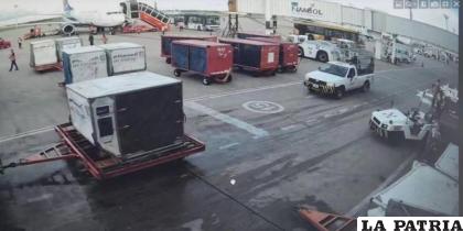Cámara de seguridad de la zona de carga /Captura de video