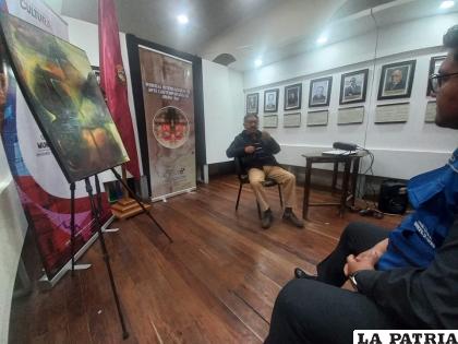 Boris Medina, el hijo de Alberto fue el expositor del conversatorio /LA PATRIA 
