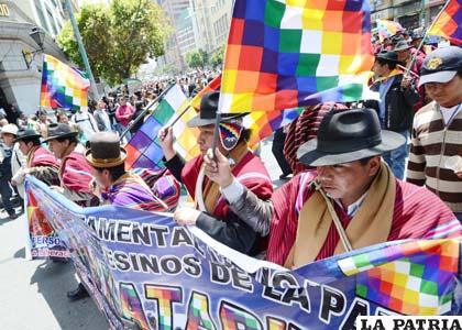 Marcha a favor del Gobierno de Morales fue abucheada por transeúntes que repudian la violencia en el Tipnis