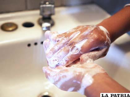 La principal estrategia para evitar la gripe A-H1N1 es el lavado de manos