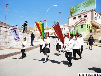 Estudiantes del colegio de la Unión Bolivia Japón