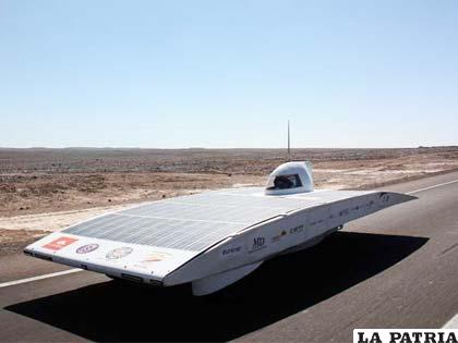 Once vehículos solares participaron en el pistoletazo de salida de la carrera Atacama Solar Challengue