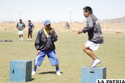Cárdenas dirige el entrenamiento físico de San José