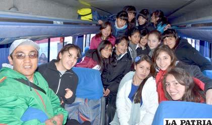 Integrantes del Colegio Alemán que participan en basquetbol y voleibol