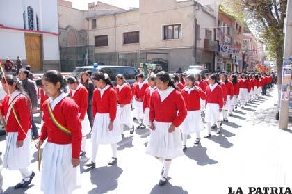 Oruro vivió una jornada de celebración, protesta y división