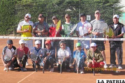 Equipo de Oruro que participa en el nacional de tenis