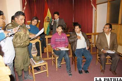 Reunión institucional previa a la inspección realizada ayer y hoy en el ayllu Tayaquira (Oruro)