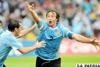 Diego Lugano capitán de la selección de Uruguay