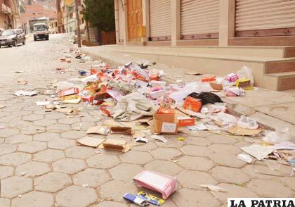 En cercanías de los mercados se genera abundante basura
