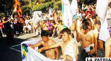 Campesinos fueron humillados el 24 de mayo 2009 en Sucre (Foto archivo)