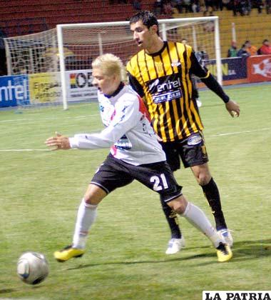 Carmelo Angulo de Nacional Potosí