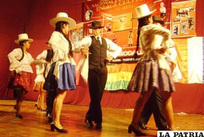 El ballet folklórico UPAL de Cochabamba
