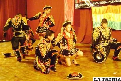 La danza de los caporales fue una de las favoritas del público