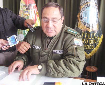 El director de la Felcc, Cnl. Héctor Ríos Montaño, hace conocer los casos del fin de semana