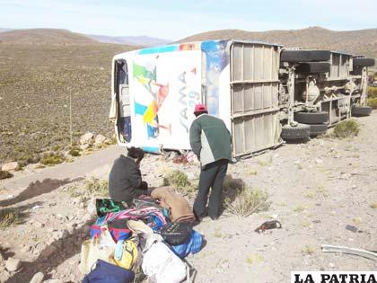 El bus quedó en esa posición tras el hecho de tránsito
