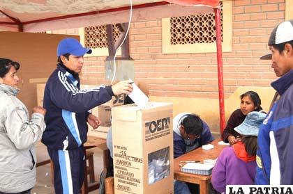 Los resultados de las elecciones judiciales deben redireccionar el accionar del Gobierno, manifestó el viceministro de Descolonización, Félix Cárdenas