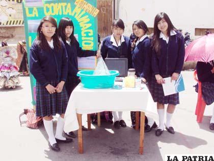 Alumnas del colegio Bethania trabajaron una iniciativa para evitar reducción del espejo de agua del lago Uru Uru