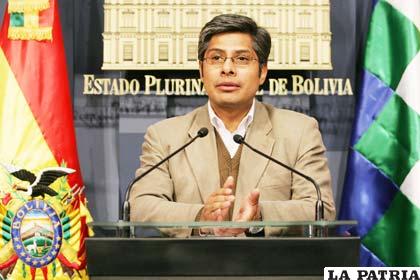 Ministro de Gobierno, Wilfredo Chávez, destituye al coronel Wenceslao Zea