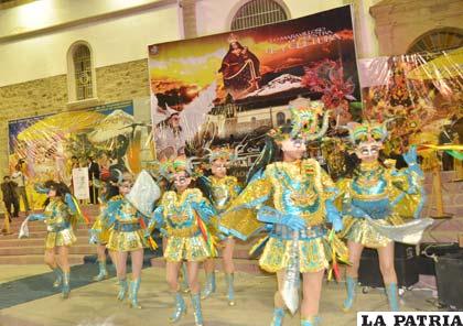 Espectáculo que brindaron integrantes de la Diablada Artística Urus el momento de presentación del afiche que promocionará el Carnaval 2012