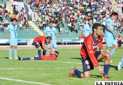 Jugadores de Bolívar y Universitario, volverán a enfrentarse esta tarde