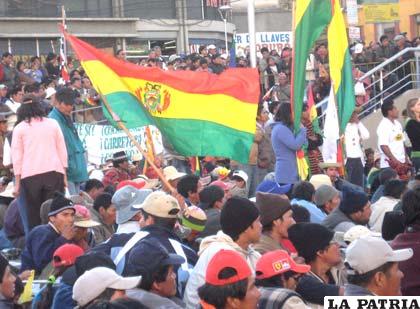 Los indígenas llegaron a La Paz con la tricolor en alto