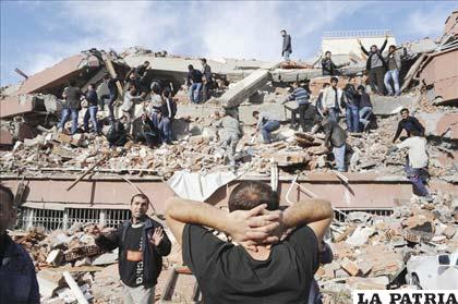 El terremoto dañó aproximadamente 4.000 edificios