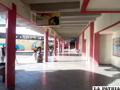 La terminal de buses, por momentos se encontraba sin pasajeros