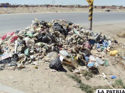 Trabajadores piden a vecinos no dejar basura en las calles solo por hoy