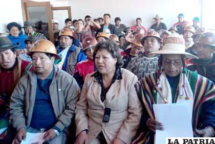 Los mineros de Huanuni se reunieron ayer con la directiva del Comité Cívico