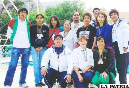 Nadadores del club Picaltultus y Argonautas de Oruro