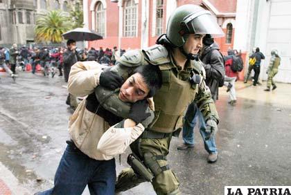 CIDH rechazó represión “deplorable” y “desproporcionada” de las protestas de estudiantes en Chile
