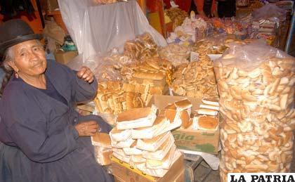 Venta de masitas, panales, vinos y otros elementos para armar la tumba de los difuntos