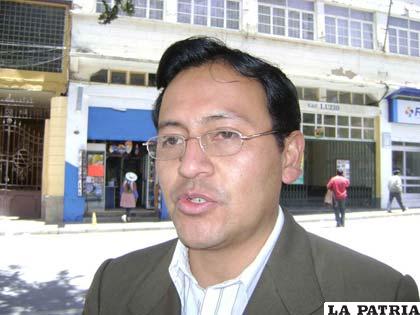 Oficial Mayor de Cultura Miguel Guerra Tolín