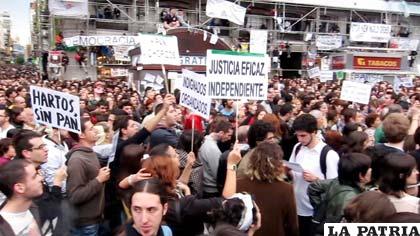 Españoles se pronuncian contra la política económica de austeridad /es.wikipedia.org
