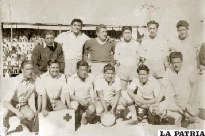 El equipo de San José en 1948, René Barrientos el cuarto de los parados