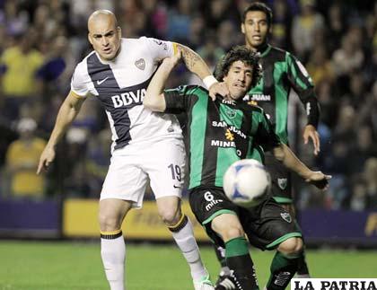 Una acción del empate de Boca ante San Martín (foto: futbolargentino.com)