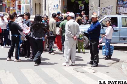Los afectados bloquearon una esquina de la Plaza 10 de Febrero