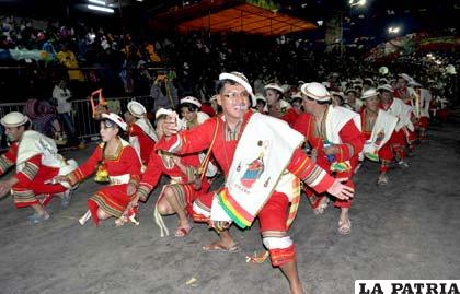 Bolivia presenta un abanico de danzas folklóricas