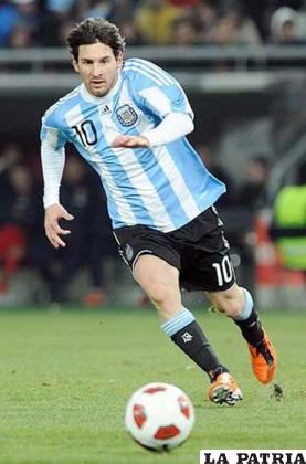 El delantero Messi no estará en la revancha contra Brasil ya que los convocados por el D.T. Savella son jugadores de la liga local 
