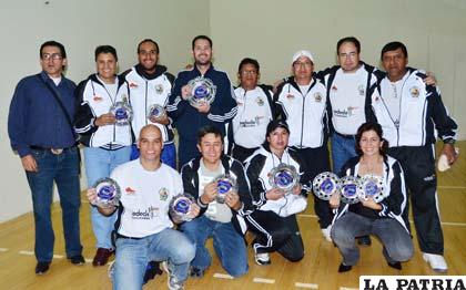 El equipo de Cochabamba que participó en el certamen el 2011