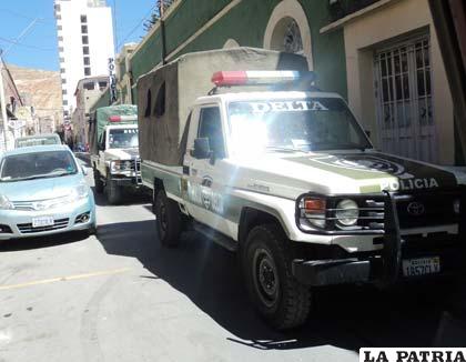 Vehículos del grupo Delta de La Paz llegaron a Oruro